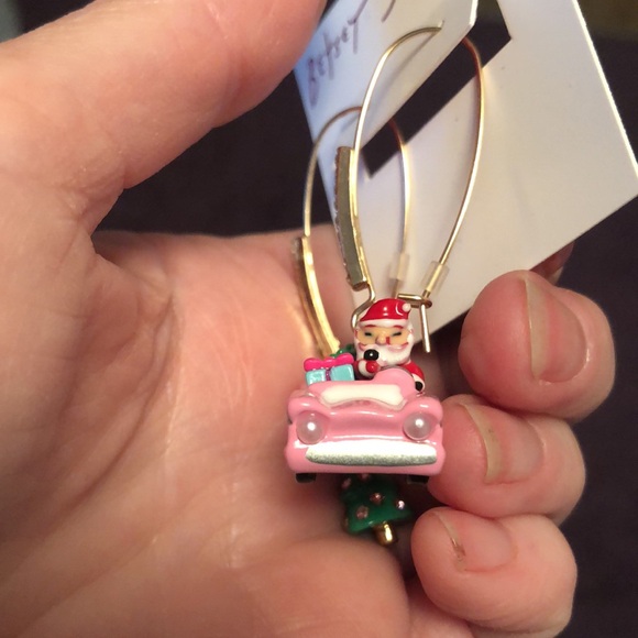 NWT Betsey Johnson Pink Santa Car Earrings Mix-Matched Rhinestones & Faux Pearl - Picture 15 of 17